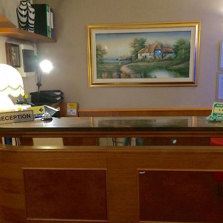 Royal Hotel Milan Bagian luar foto