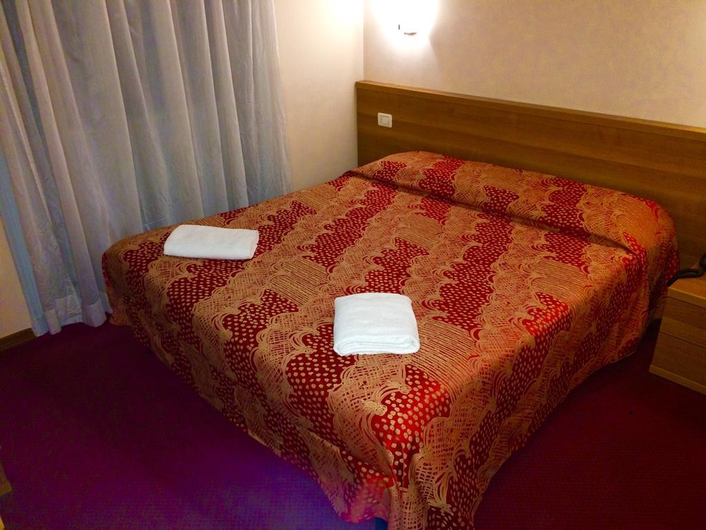 Royal Hotel Milan Ruang foto