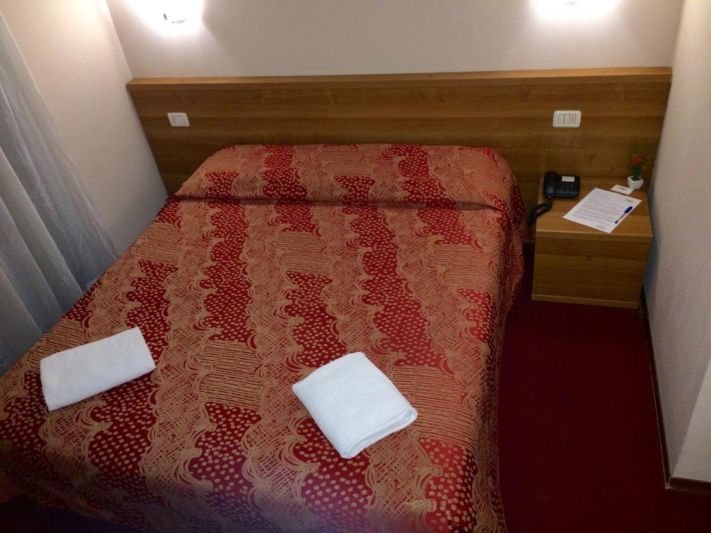 Royal Hotel Milan Ruang foto