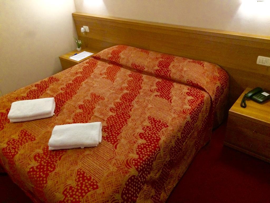 Royal Hotel Milan Ruang foto