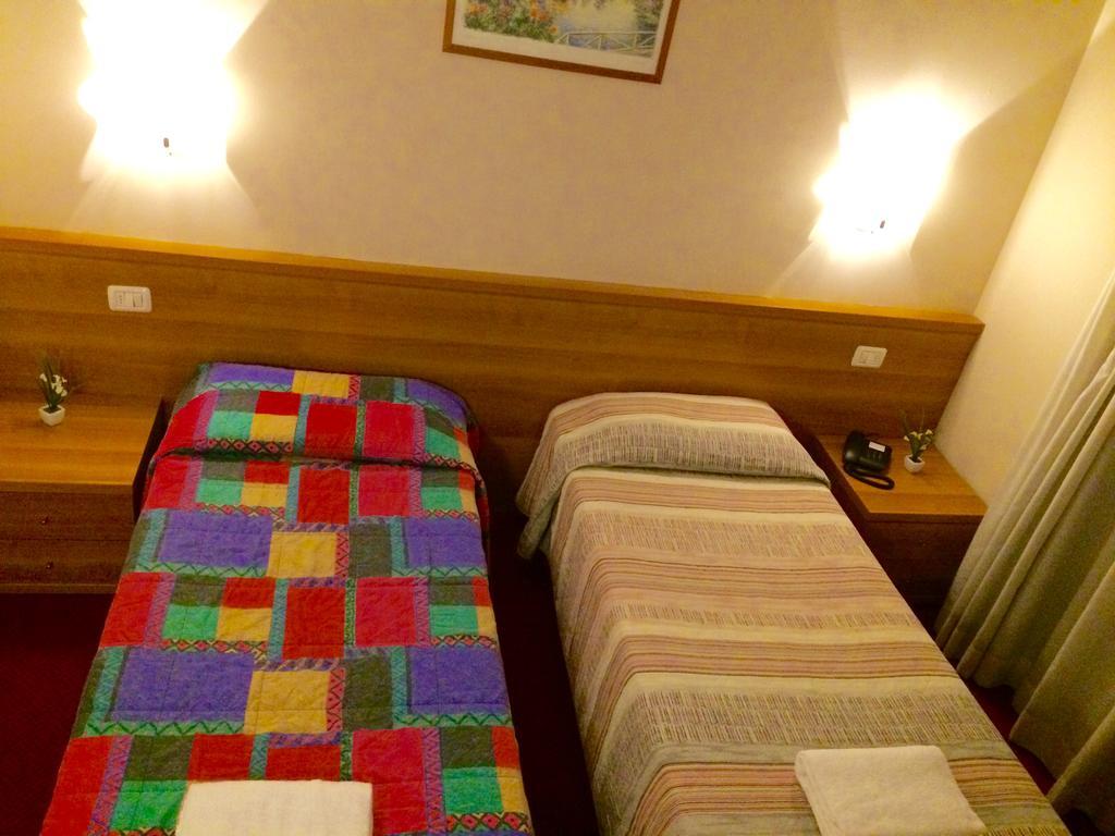 Royal Hotel Milan Ruang foto