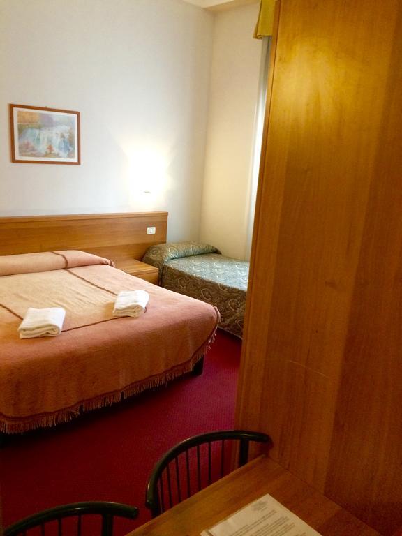 Royal Hotel Milan Ruang foto