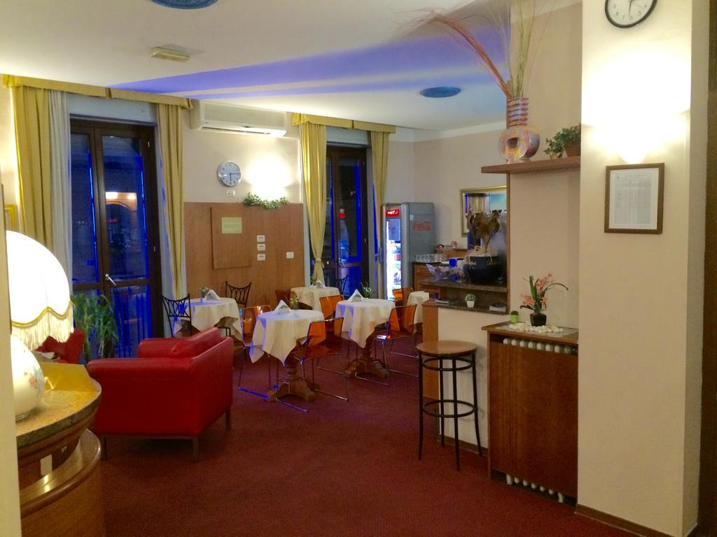 Royal Hotel Milan Bagian luar foto