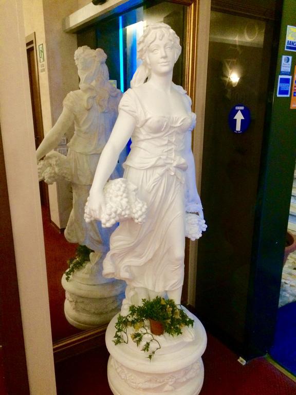 Royal Hotel Milan Bagian luar foto